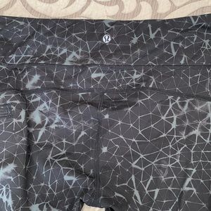 Lululemon cropped legging size 10 I think